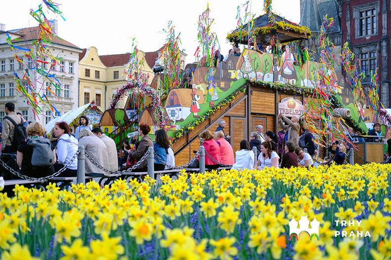 Над Прагой – воздушные шары, а в Праге Святой Патрик и рынки