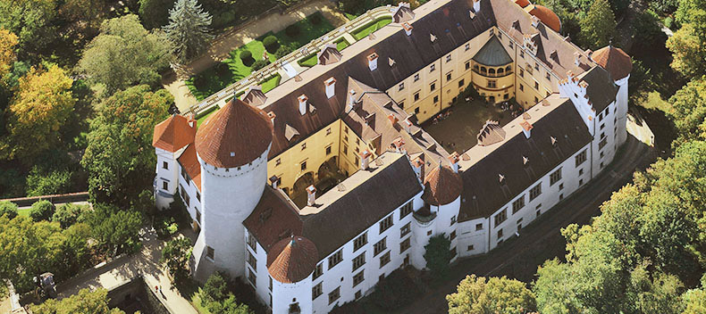 Замок Конопиште в Чехии - вид с высоты птичего полёта