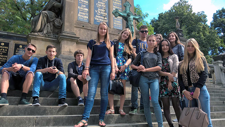 Студенты, на днях прибывшие в Прагу отправились на Вышеград