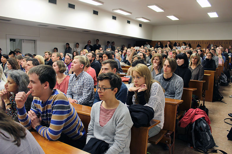 Встреча была организована Восточноевропейским клубом — студенческой организацией филфака Карлова университета