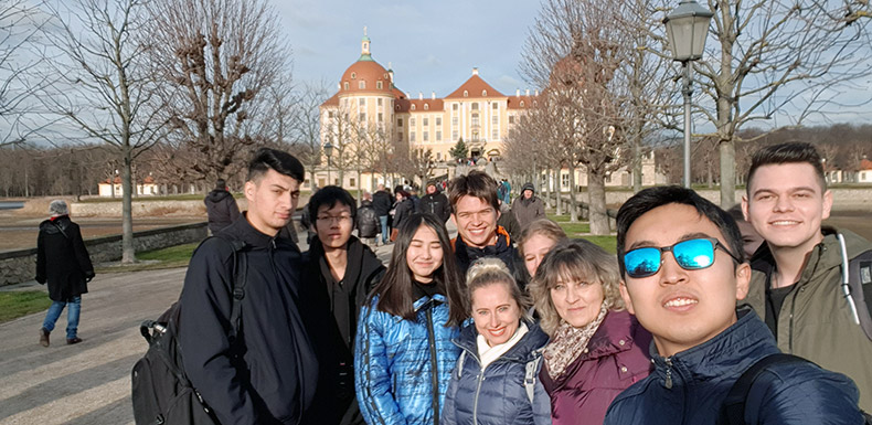 Рождественский Дрезден и замок Морицбург