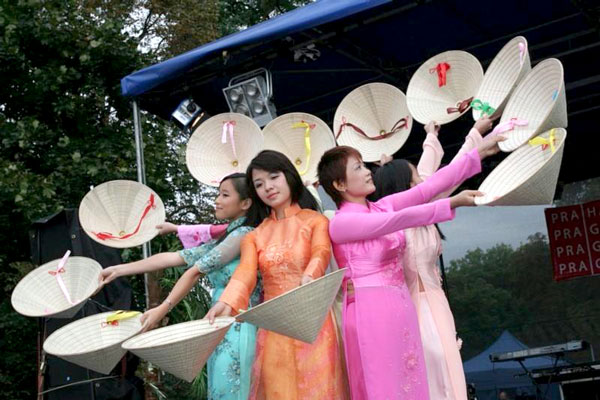 мультикультурный фестиваль «Разноцветная девятка»